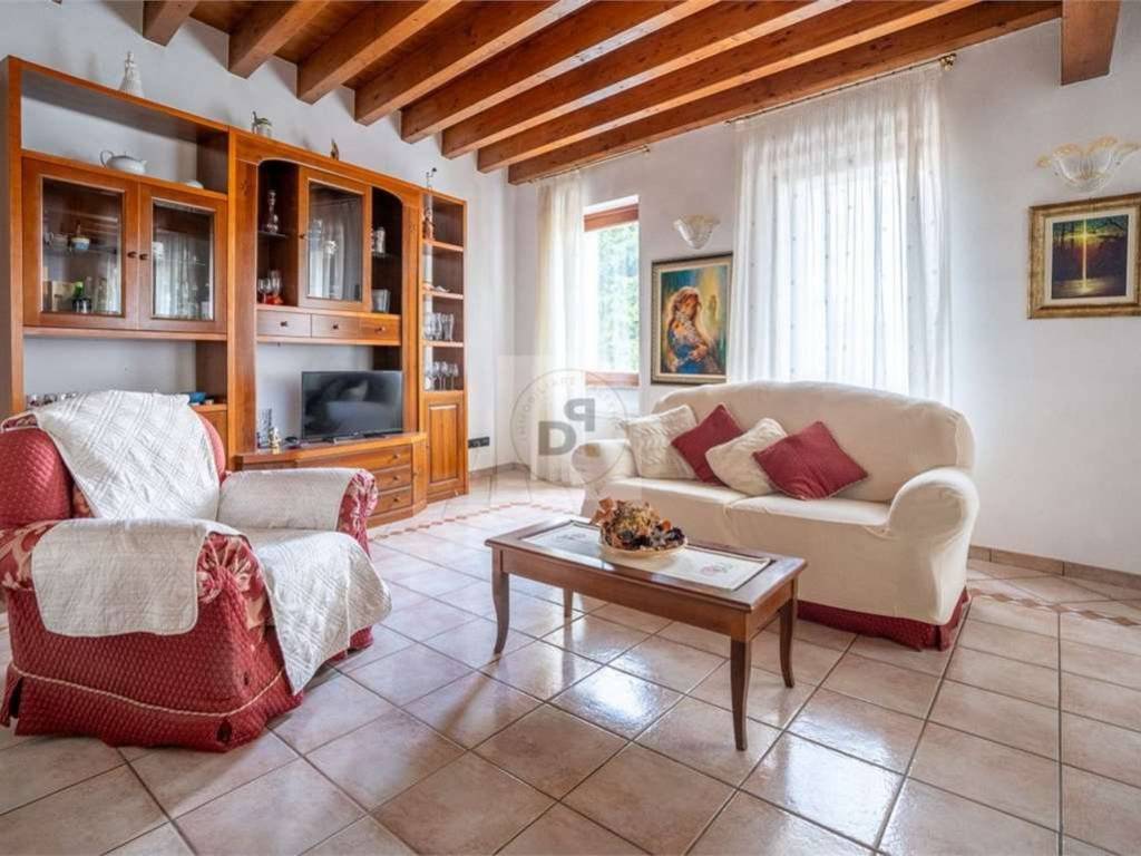 intera palazzina in vendita a Manerba del Garda in zona Solarolo