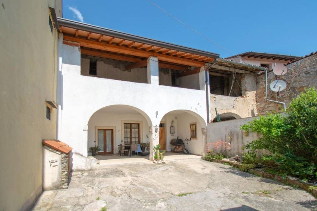 casa indipendente in vendita a Manerba del Garda in zona Montinelle