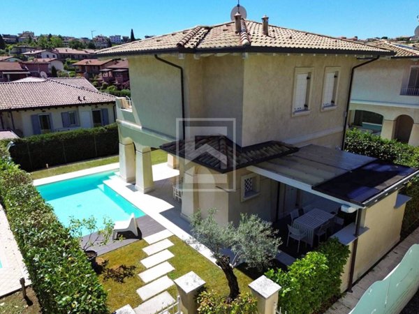 casa indipendente in vendita a Manerba del Garda in zona Montinelle