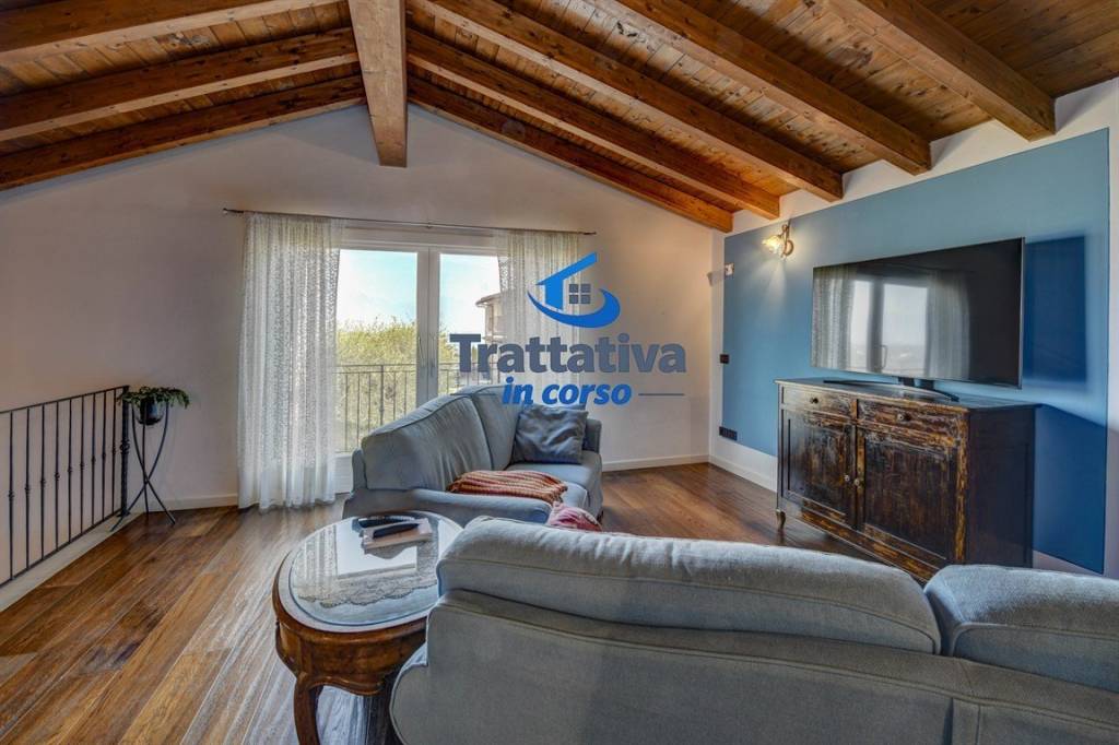 casa indipendente in vendita a Manerba del Garda in zona Solarolo