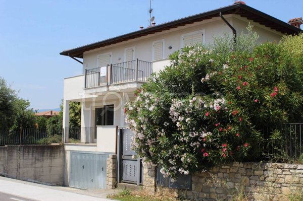 casa indipendente in vendita a Manerba del Garda in zona Crociale