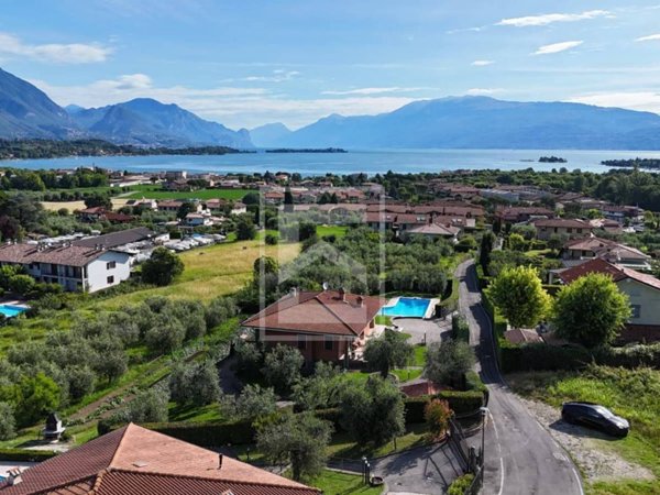 casa indipendente in vendita a Manerba del Garda in zona Pieve Vecchia
