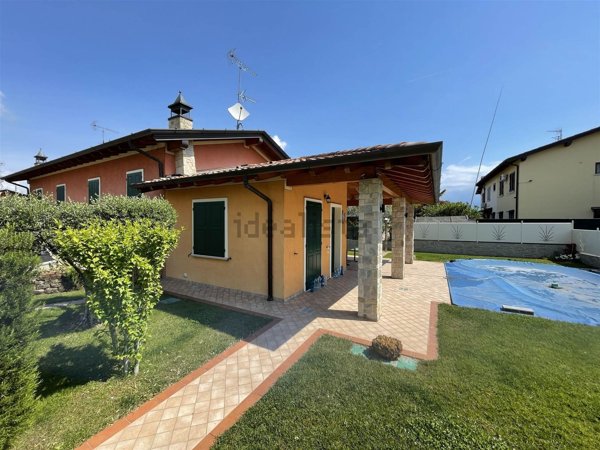 casa indipendente in vendita a Manerba del Garda in zona Pieve Vecchia