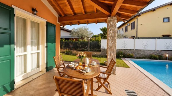 casa indipendente in vendita a Manerba del Garda in zona Pieve Vecchia