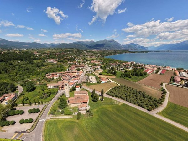 casa indipendente in vendita a Manerba del Garda in zona Pieve Vecchia