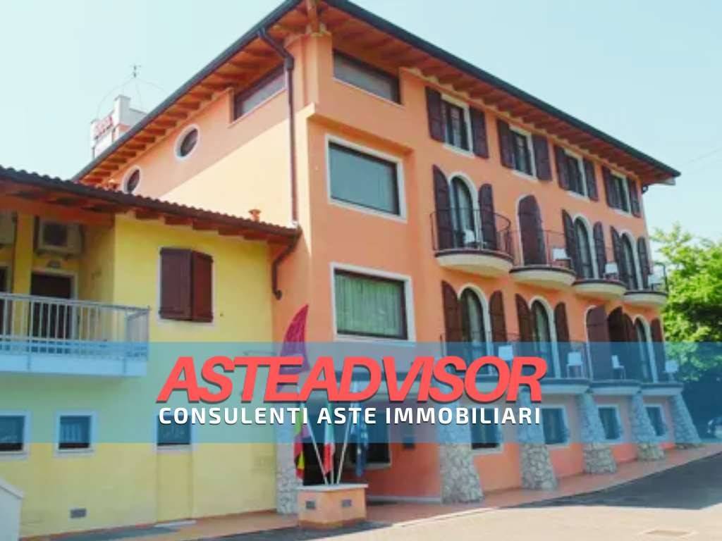 negozio in vendita a Manerba del Garda in zona Pieve Vecchia