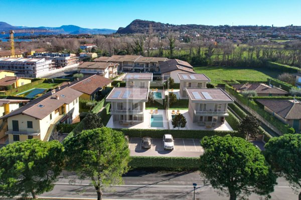 casa indipendente in vendita a Manerba del Garda in zona Pieve Vecchia