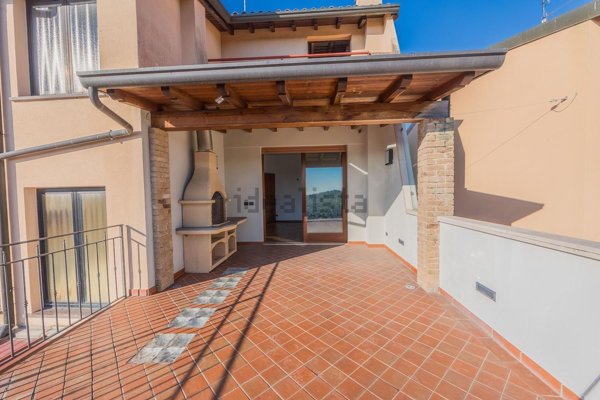 casa indipendente in vendita a Manerba del Garda in zona Montinelle