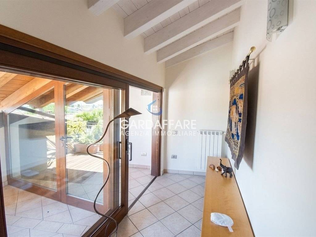 casa indipendente in vendita a Manerba del Garda in zona Solarolo