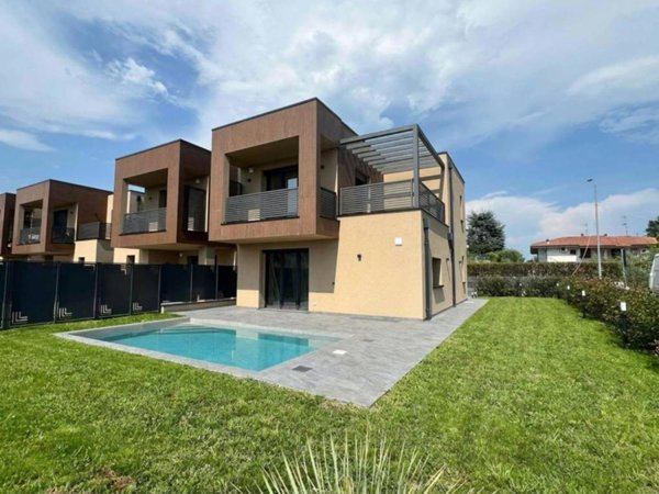casa indipendente in vendita a Manerba del Garda in zona Pieve Vecchia