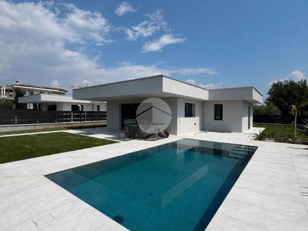 casa indipendente in vendita a Manerba del Garda