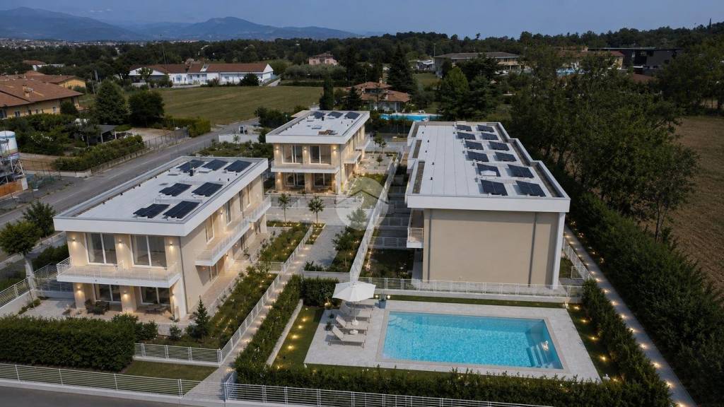 casa indipendente in vendita a Manerba del Garda in zona Crociale