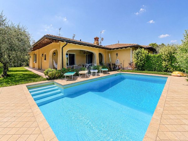casa indipendente in vendita a Manerba del Garda in zona Montinelle