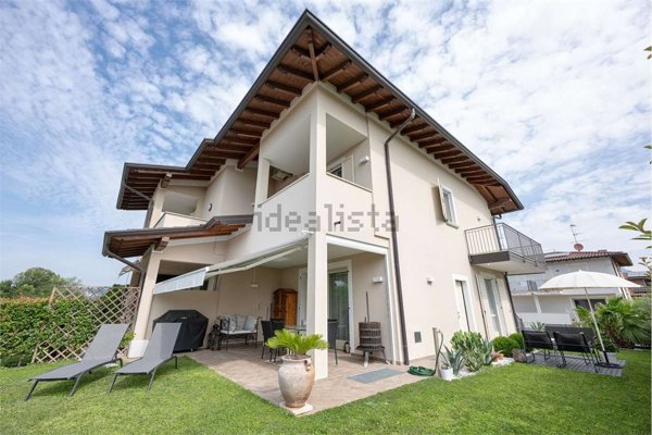 casa indipendente in vendita a Manerba del Garda in zona Crociale