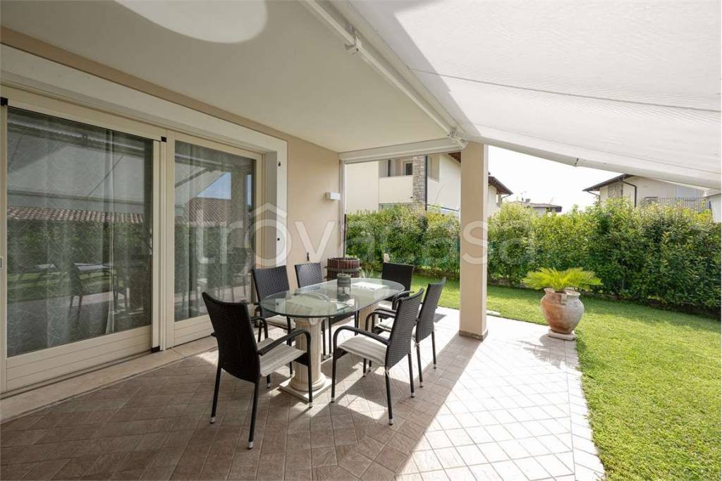 casa indipendente in vendita a Manerba del Garda in zona Balbiana