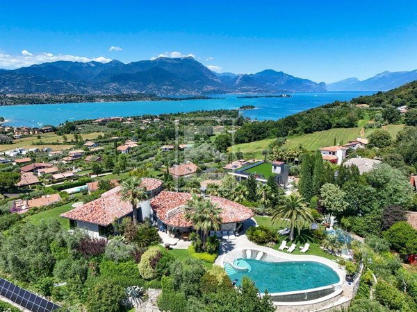 casa indipendente in vendita a Manerba del Garda in zona Montinelle