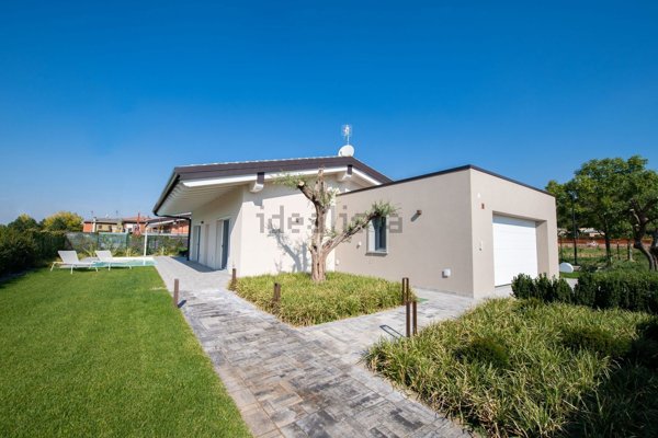 casa indipendente in vendita a Manerba del Garda in zona Balbiana