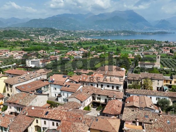 casa indipendente in vendita a Manerba del Garda in zona Solarolo