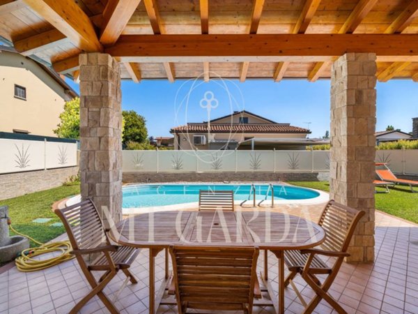 casa indipendente in vendita a Manerba del Garda in zona Pieve Vecchia
