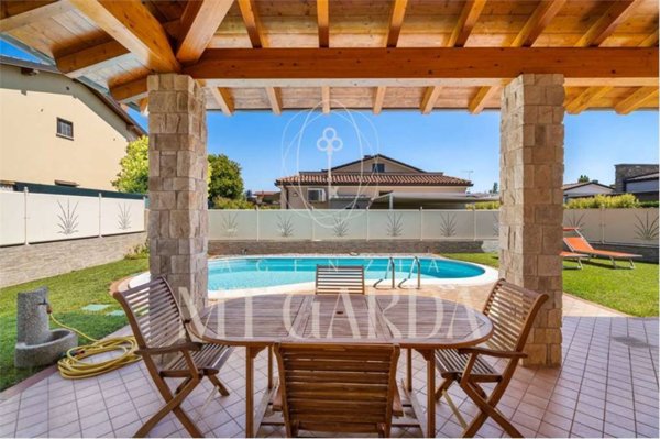 casa indipendente in vendita a Manerba del Garda in zona Pieve Vecchia