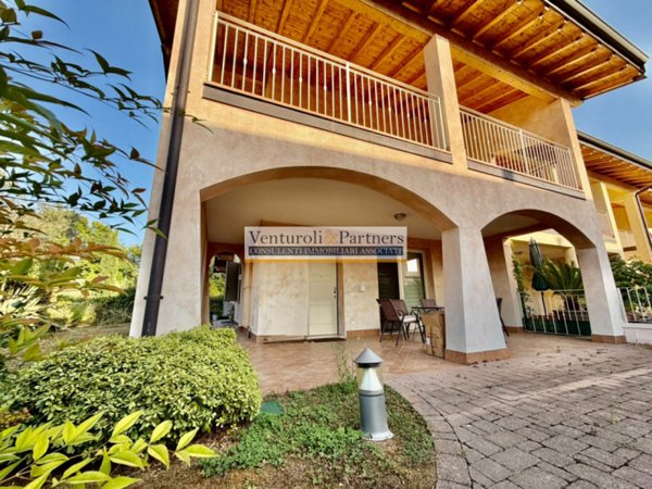 casa indipendente in vendita a Manerba del Garda in zona Pieve Vecchia