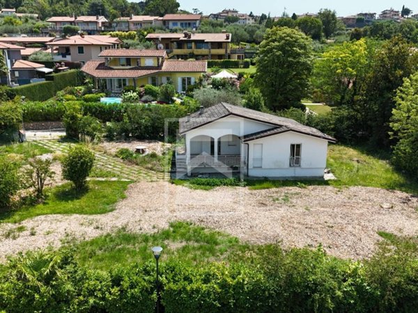 casa indipendente in vendita a Manerba del Garda in zona Montinelle