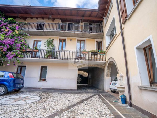 appartamento in vendita a Manerba del Garda in zona Solarolo