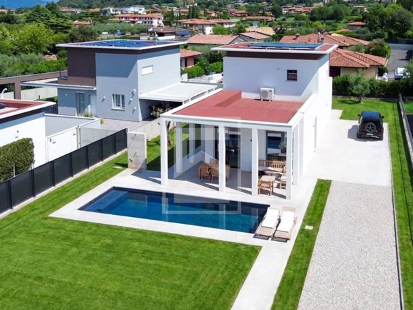 casa indipendente in vendita a Manerba del Garda in zona Solarolo