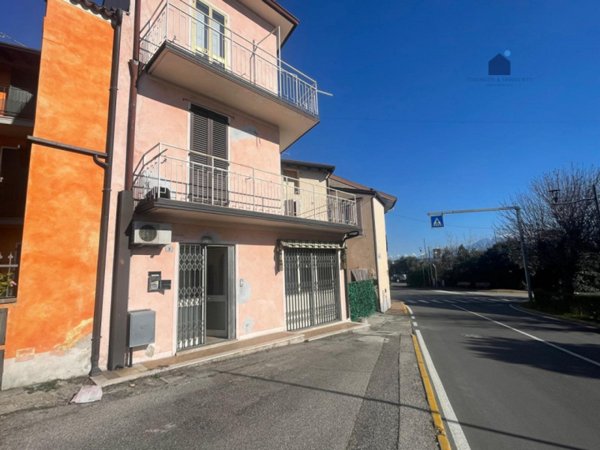 locale di sgombero in vendita a Manerba del Garda in zona Pieve Vecchia