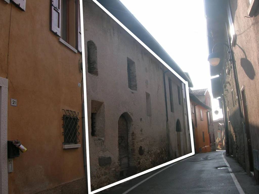 intera palazzina in vendita a Manerba del Garda in zona Gardoncino