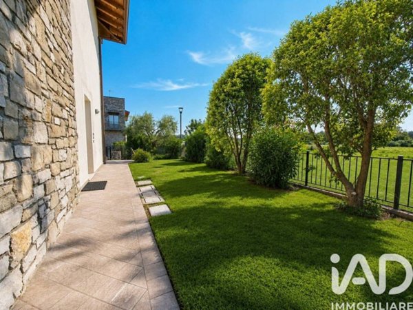 casa indipendente in vendita a Manerba del Garda in zona Solarolo