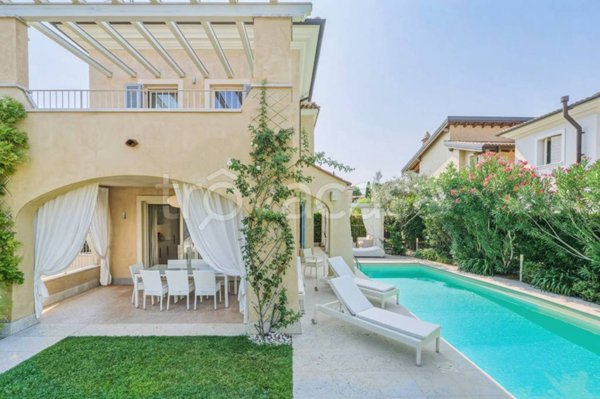 casa indipendente in vendita a Manerba del Garda in zona Pieve Vecchia