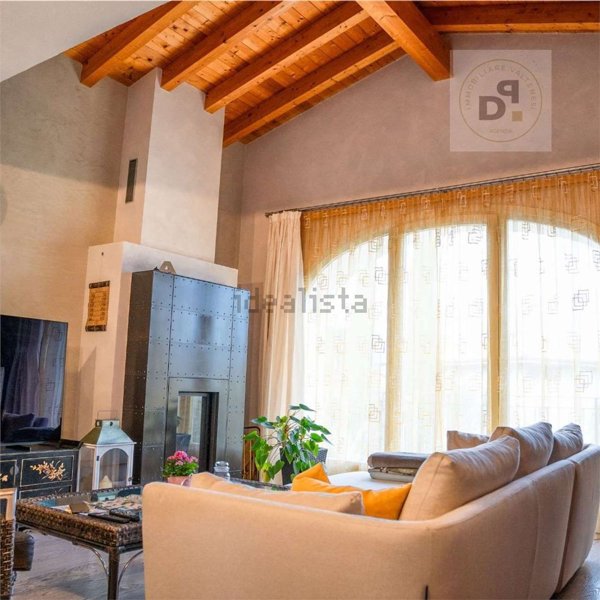 casa indipendente in vendita a Manerba del Garda in zona Pieve Vecchia