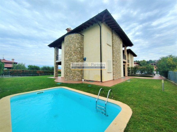 casa indipendente in vendita a Manerba del Garda in zona Montinelle