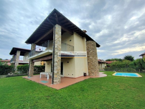 casa indipendente in vendita a Manerba del Garda in zona Montinelle