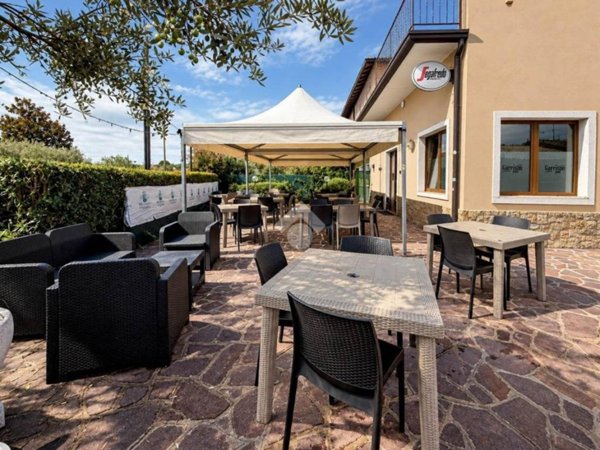 negozio in vendita a Manerba del Garda in zona Balbiana