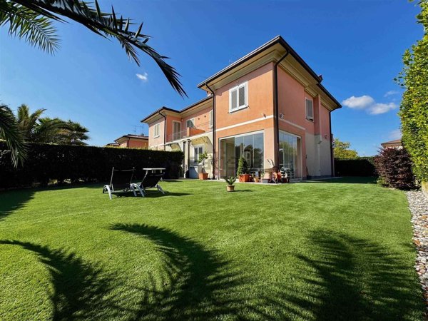 casa indipendente in vendita a Manerba del Garda in zona Pieve Vecchia