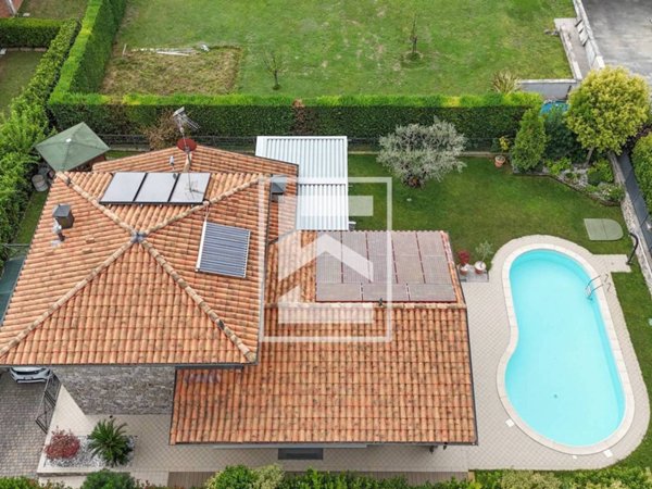 casa indipendente in vendita a Manerba del Garda in zona Montinelle