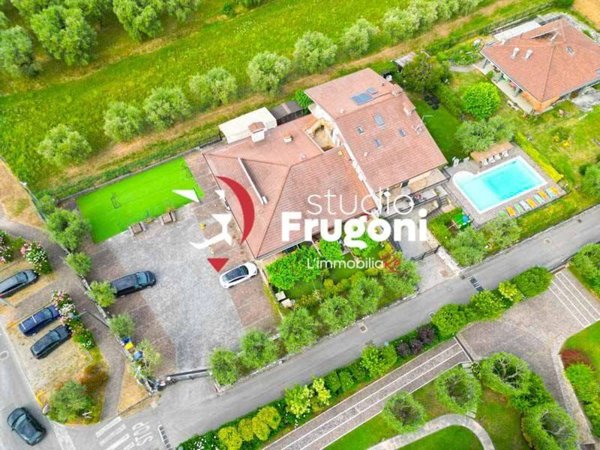 intera palazzina in vendita a Manerba del Garda in zona Solarolo