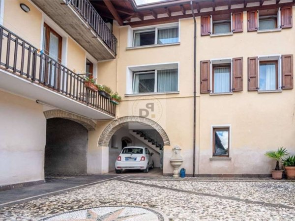 intera palazzina in vendita a Manerba del Garda in zona Solarolo