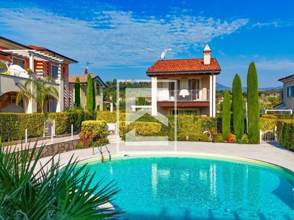 casa indipendente in vendita a Manerba del Garda in zona Solarolo