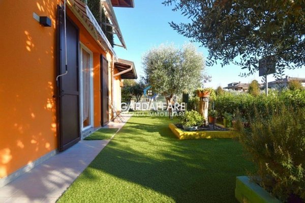 casa indipendente in vendita a Manerba del Garda in zona Crociale