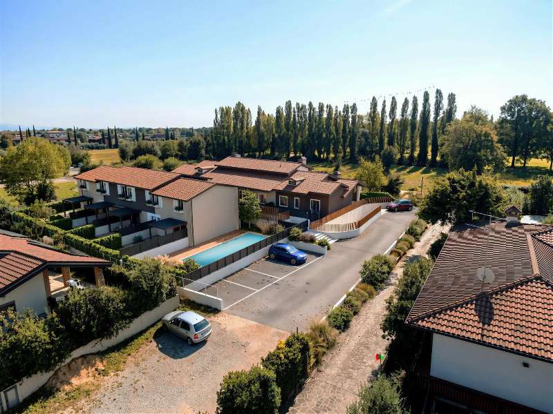 casa indipendente in vendita a Manerba del Garda in zona Crociale