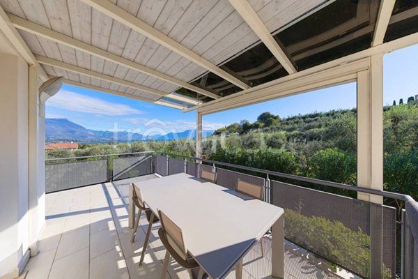 casa indipendente in vendita a Manerba del Garda in zona Solarolo