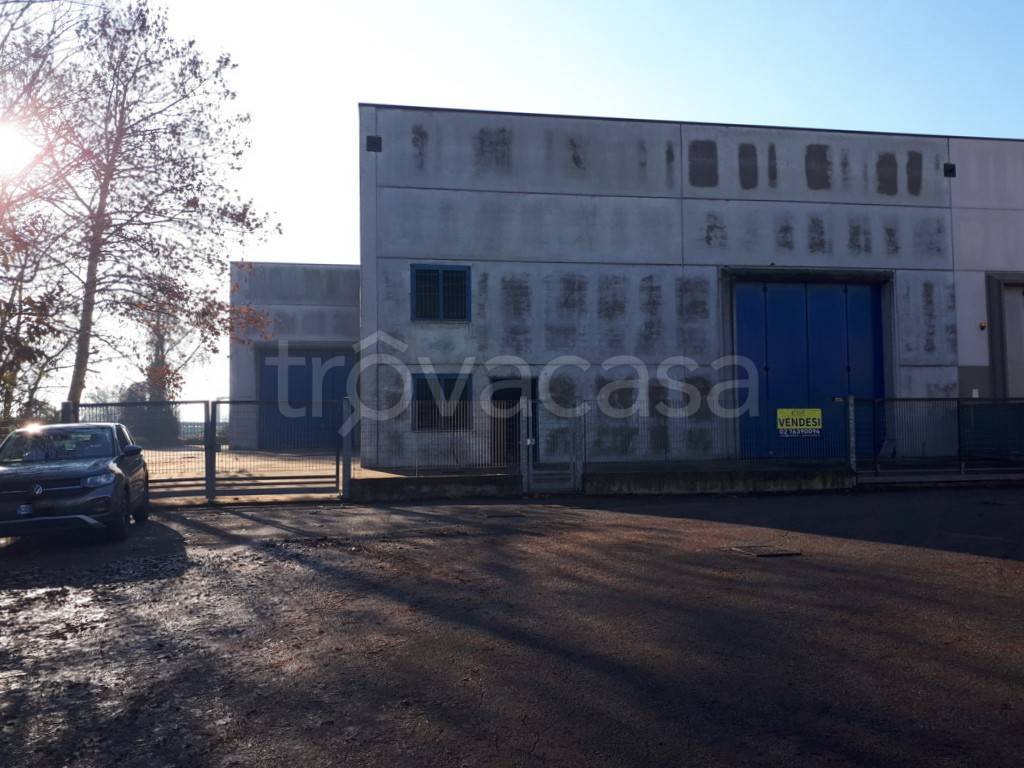 locale commerciale in vendita a Manerbio