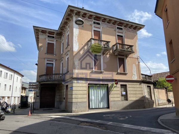 negozio in vendita a Manerbio