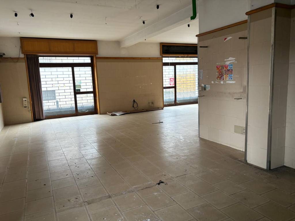 negozio in vendita a Manerbio
