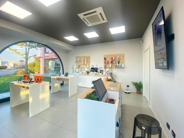 locale commerciale in vendita a Manerbio