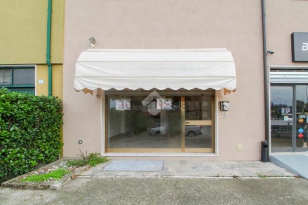 locale commerciale in vendita a Manerbio