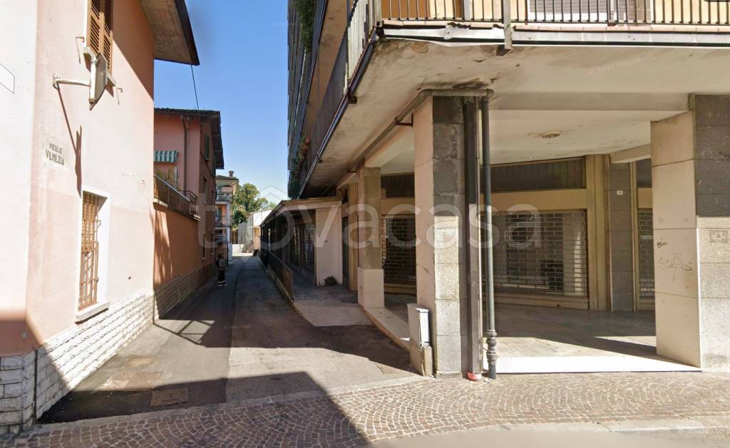 negozio in vendita a Manerbio